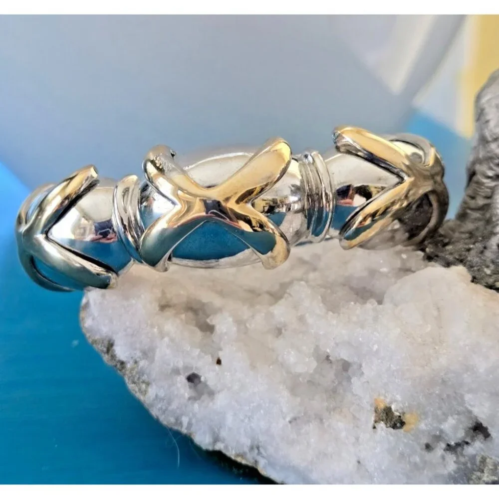 Two Tone Hugs & Kisses Hinged Bangle Bracelet Gold Silver Cuff - Picture 2 of 8